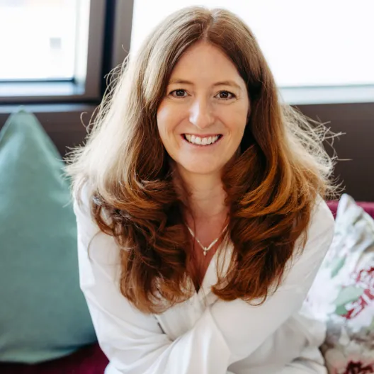 Claudia Elsässer Fly By